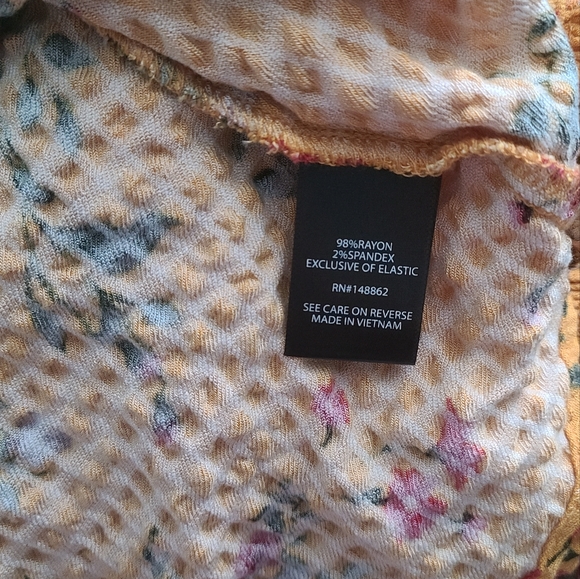 Torrid Yellow Floral Crinkle Blouse Size 3 - Picture 8 of 9